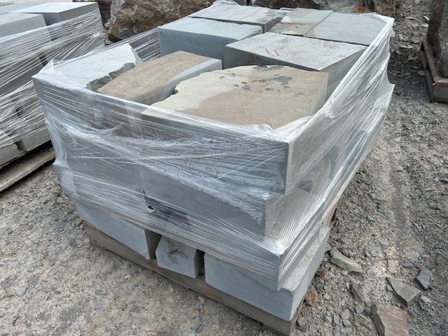 Lot 23: 3 pallets 6" Headwall Stone 2